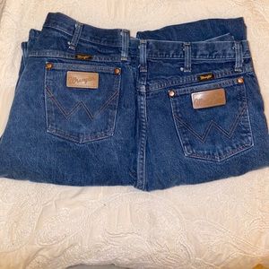 2 pairs of regular 13MWZ Men’s wrangler jeans.